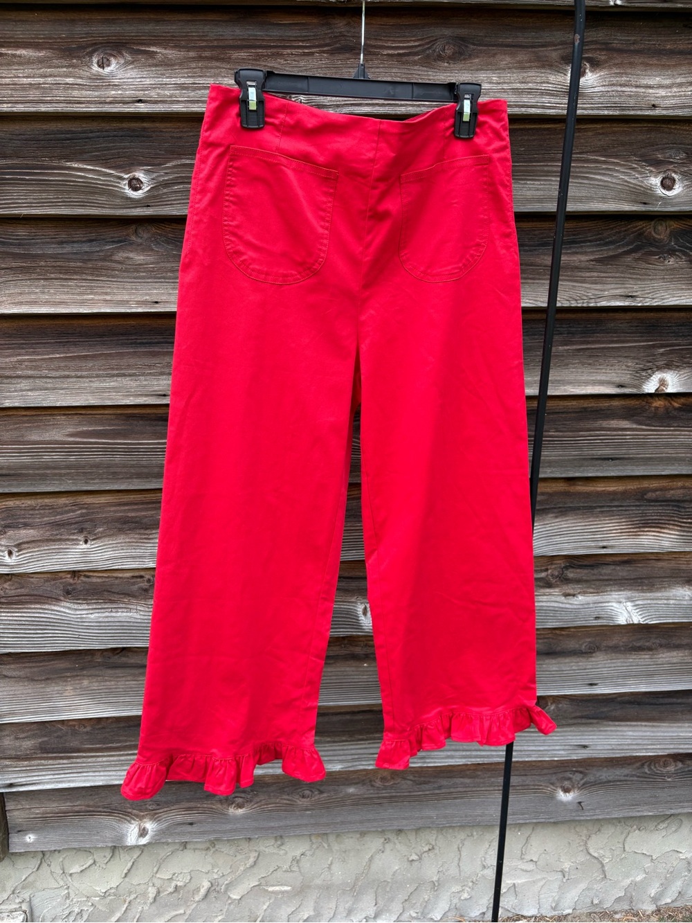 eesome Bright Red Ruffle-Hem Cropped Pants